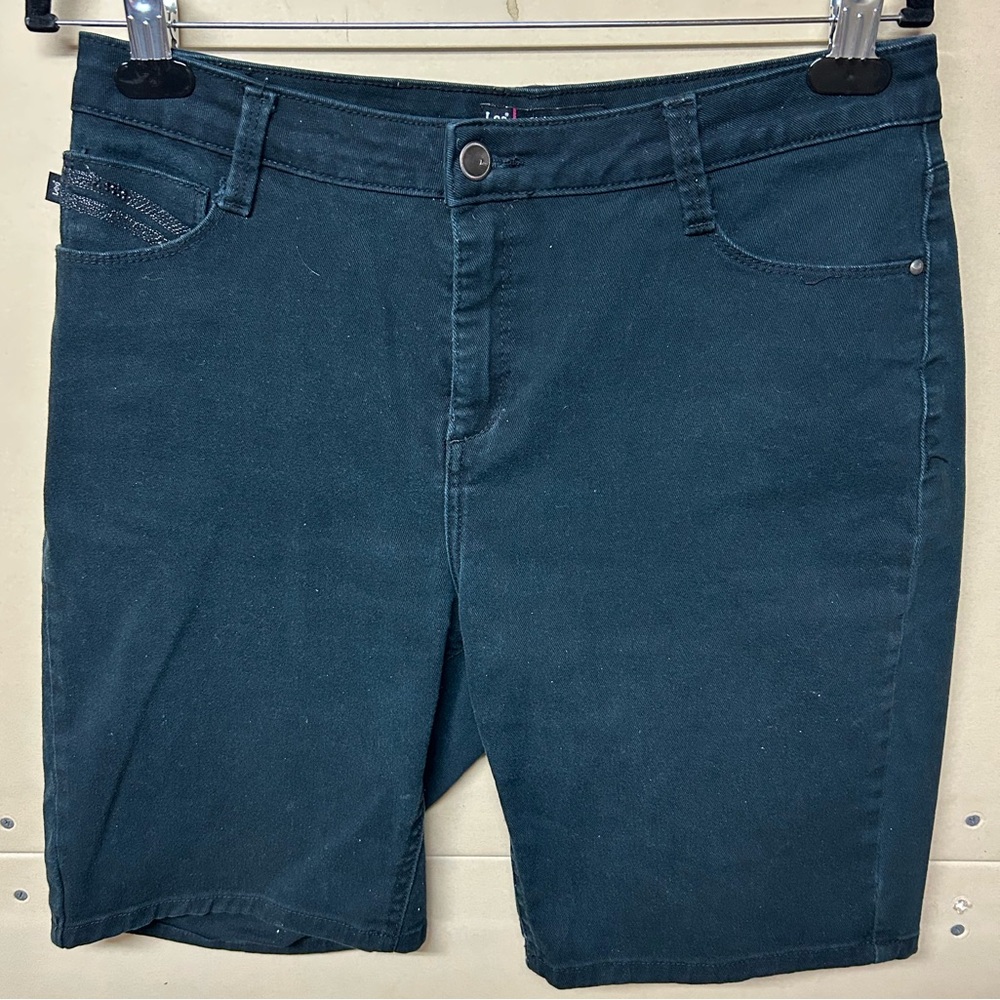 2/$20❤️- SHORTS | Women’s Lee denim shorts size M/L